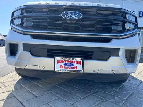 Used 2025 Ford Expedition Platinum AWD/4WD image 32