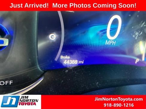 Used 2021 Chrysler Pacifica Limited w/ Premium & Safety Sphere Group FWD image 8