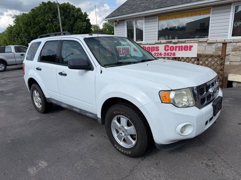 Used 2011 Ford Escape XLT FWD image 2