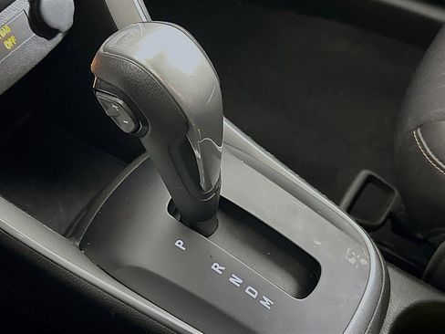 Used 2022 Chevrolet Trax LT w/ LT Convenience Package image 17