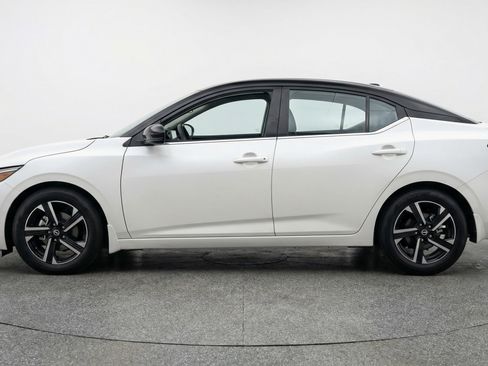 Used 2025 Nissan Sentra SV FWD image 5