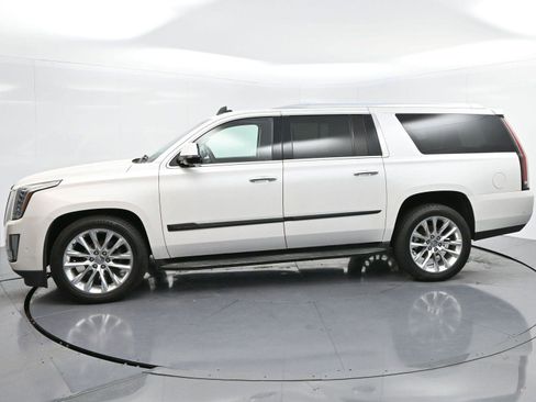 Used 2017 Cadillac Escalade ESV Luxury image 4