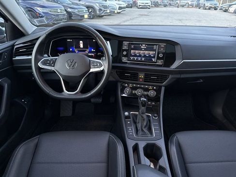 Used 2022 Volkswagen Jetta SE image 13