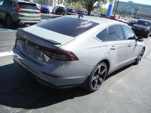 Used 2024 Honda Accord Sport image 9