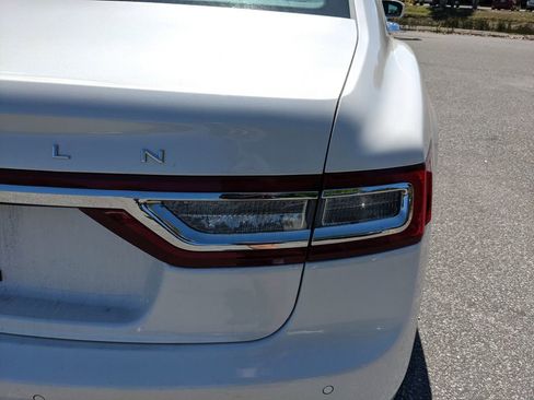 Used 2018 Lincoln Continental Select w/ Continental Climate Package AWD/4WD image 13