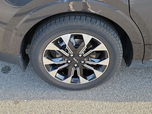 Used 2022 Kia Carnival EX FWD image 40