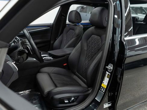 Used 2023 BMW 540i xDrive w/ Premium Package image 8