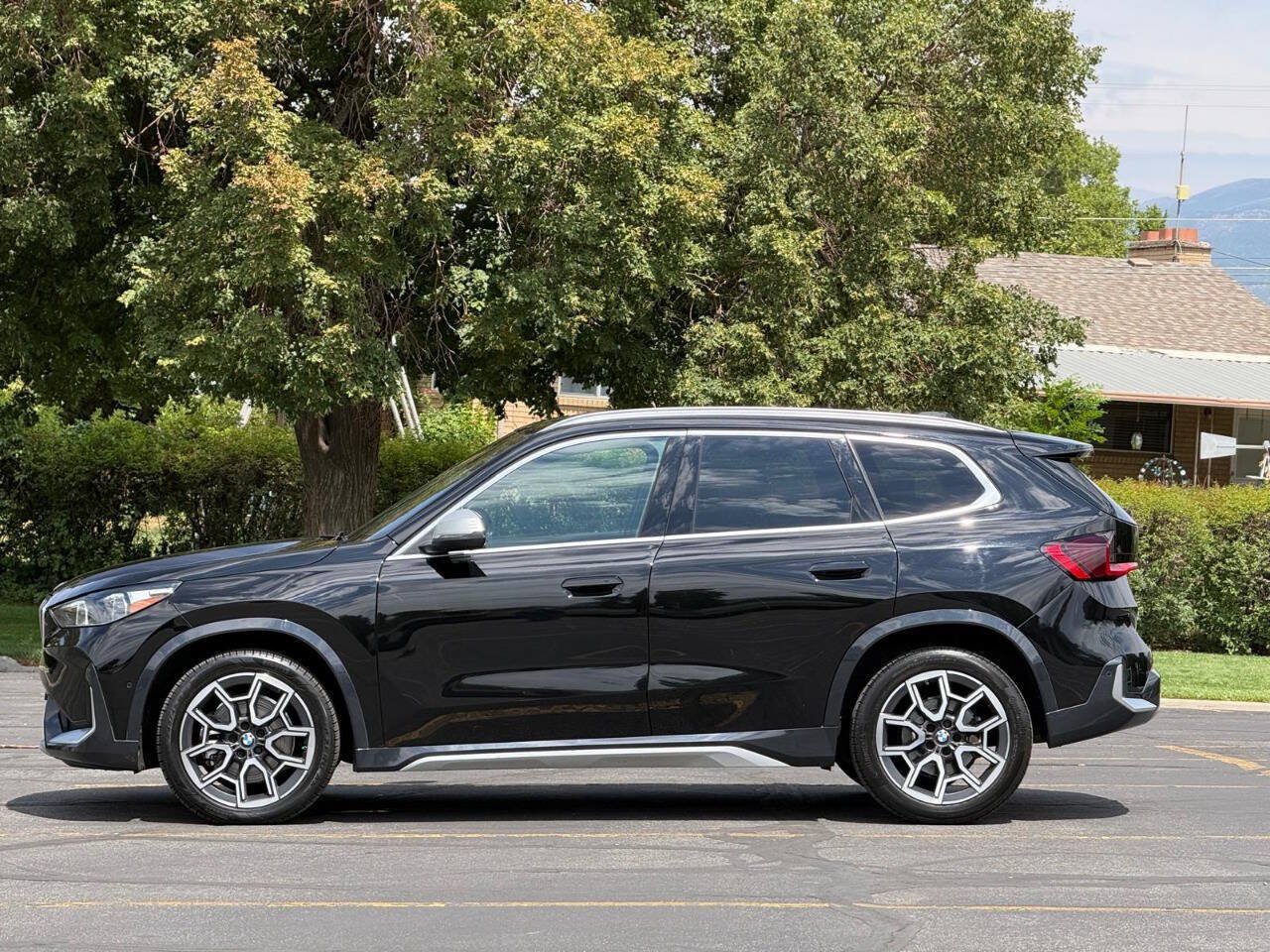 Used 2023 BMW X1 xDrive28i w/ Convenience Package AWD/4WD image 2