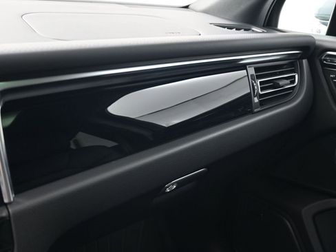 Certified 2026 Porsche Macan image 23