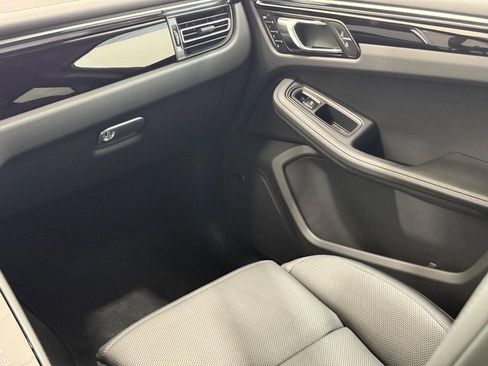 New 2025 Porsche Macan image 17