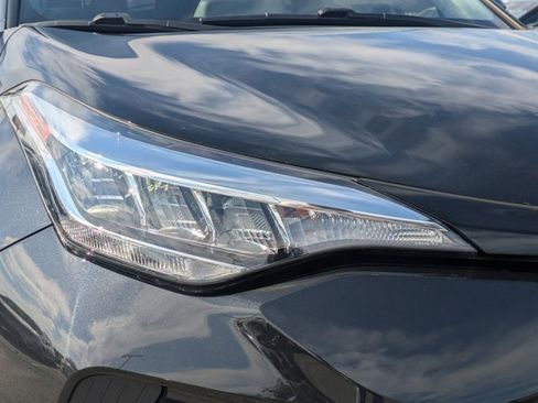 Used 2022 Toyota C-HR Nightshade image 9