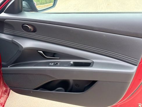 Certified 2025 Hyundai Elantra Sport FWD image 11