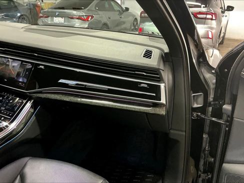 Used 2022 Audi Q7 3.0T Prestige image 18