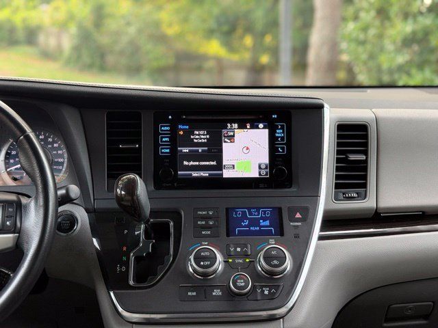 Used 2015 Toyota Sienna XLE w/ XLE Navigation Package FWD image 28