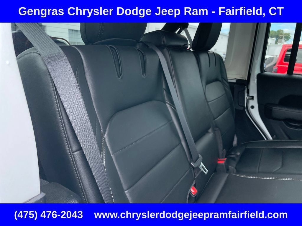 Used 2023 Jeep Wrangler Unlimited Sahara w/ Cold Weather Group AWD/4WD image 27