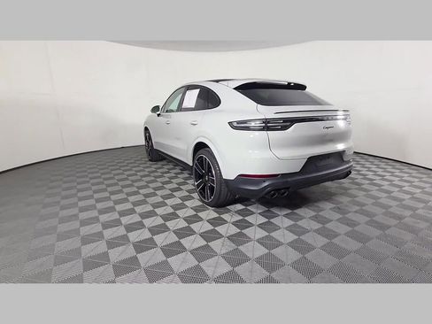 Used 2023 Porsche Cayenne Platinum Edition AWD/4WD image 40