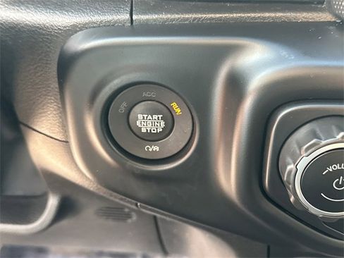 Used 2023 Jeep Gladiator Overland image 33