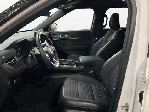 Used 2025 Ford Explorer ST-Line image 9