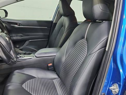 Used 2019 Toyota Camry SE FWD image 16