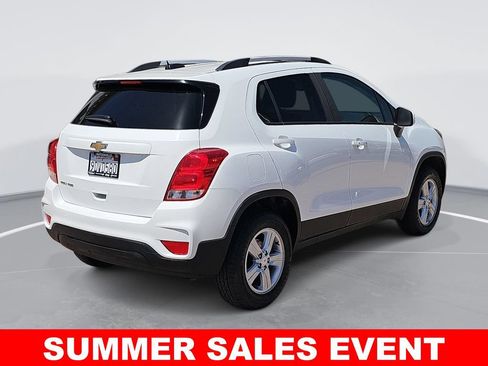 Used 2022 Chevrolet Trax LT w/ Driver Confidence Package AWD/4WD image 3
