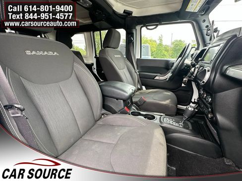 Used 2017 Jeep Wrangler Unlimited Sahara w/ Connectivity Group AWD/4WD image 26