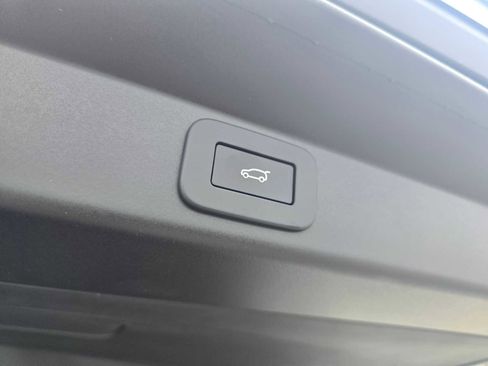 New 2026 Land Rover Range Rover Sport SE AWD/4WD image 18