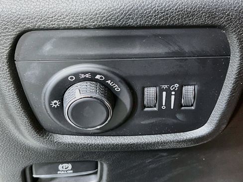 Used 2023 Jeep Grand Cherokee L Laredo AWD/4WD image 10