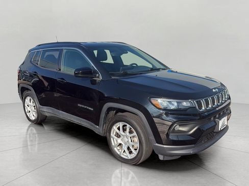 Used 2023 Jeep Compass Latitude AWD/4WD image 1