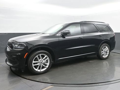 Used 2023 Dodge Durango GT image 2