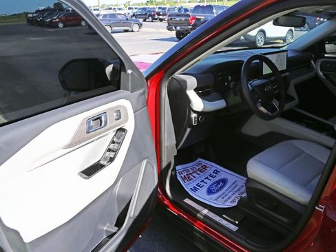 Used 2025 Ford Explorer Platinum w/ Ultimate Package RWD image 8