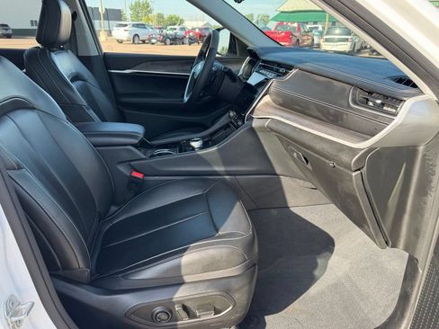 Used 2023 Jeep Grand Cherokee L Limited w/ Luxury Tech Group II AWD/4WD image 26