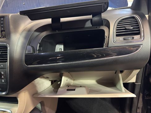 Used 2017 Dodge Grand Caravan SXT FWD image 22