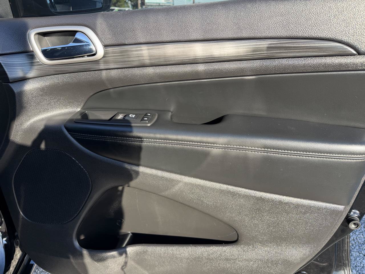 Used 2019 Jeep Grand Cherokee Altitude RWD image 10