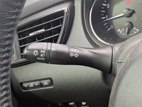 Used 2018 Nissan Rogue SL w/ Premium Package image 28