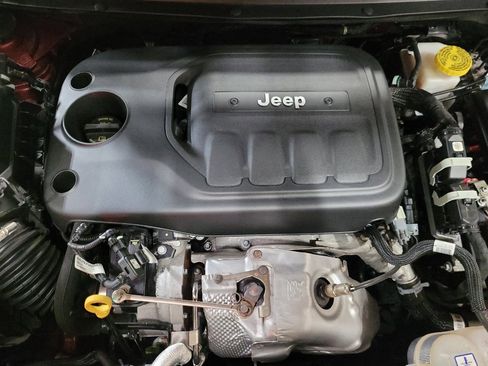 Used 2021 Jeep Cherokee Latitude Lux w/ Comfort/Convenience Group AWD/4WD image 30
