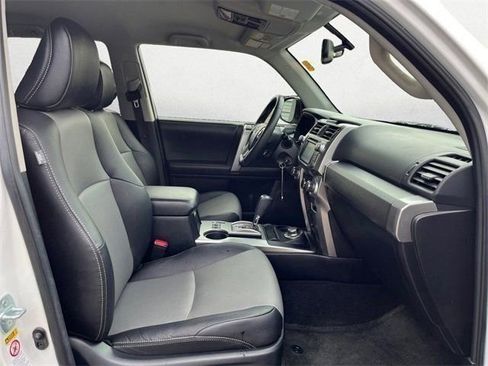 Used 2018 Toyota 4Runner SR5 Premium image 25