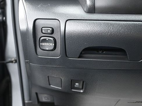 Used 2010 Toyota Camry SE image 11