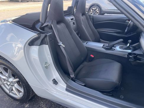 Used 2016 MAZDA MX-5 Miata Sport image 19