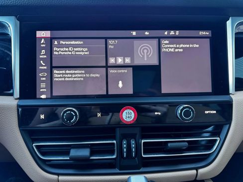 Used 2022 Porsche Macan Sport Edition w/ Premium Package Plus image 28