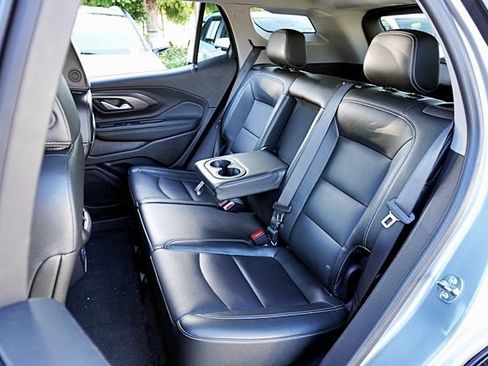 Used 2024 GMC Terrain SLT AWD/4WD image 16