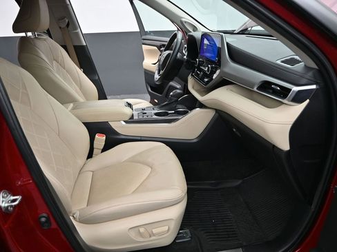 Used 2023 Toyota Highlander Platinum image 24
