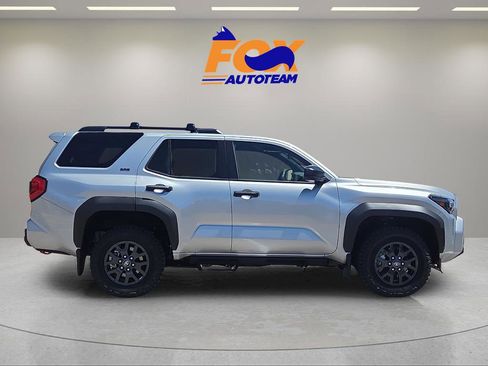New 2026 Toyota 4Runner SR5 AWD/4WD image 5