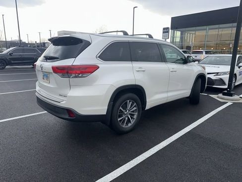 Used 2017 Toyota Highlander XLE image 7