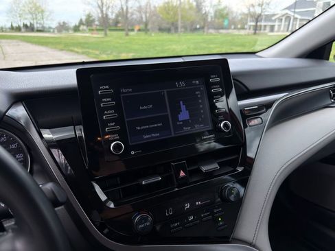 Used 2021 Toyota Camry SE image 11