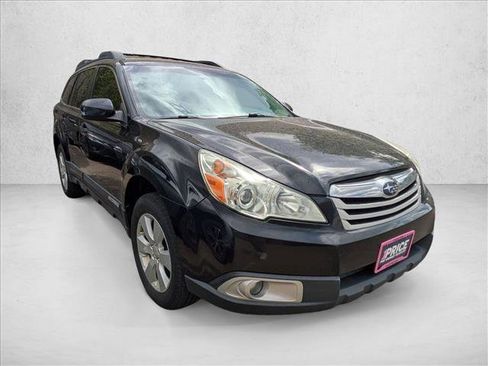 Used 2010 Subaru Outback 2.5i Premium AWD/4WD image 3