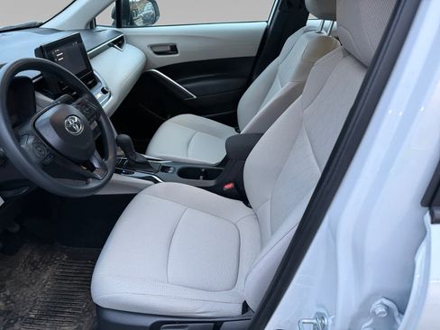 Used 2025 Toyota Corolla Cross L image 15