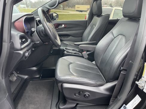 Used 2019 Chrysler Pacifica Touring-L image 21