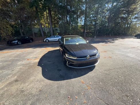 Used 2025 Volkswagen Jetta SE image 16