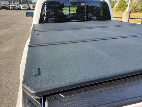 Used 2019 Toyota Tacoma Limited image 11