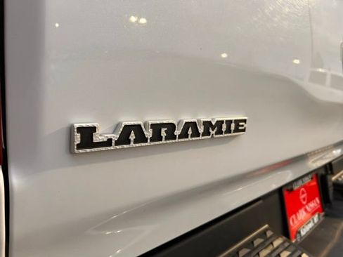 Used 2019 RAM 1500 Laramie AWD/4WD image 11